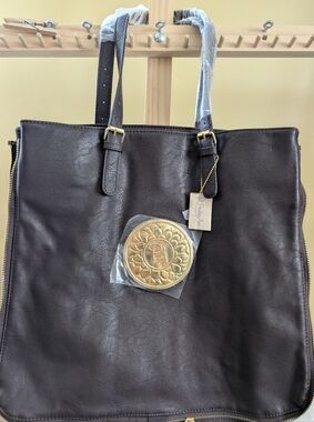 Penelope Ann Large Expandable Tote Bag with Gold Accent